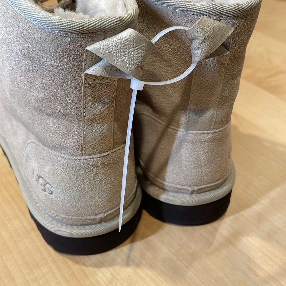 UGG Neumel Men’s size 10 NWOT